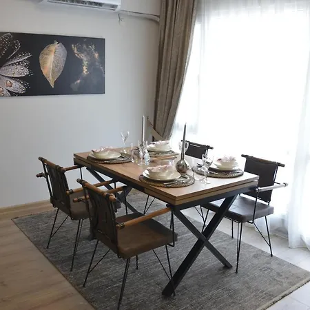 Sea View, Your In The Center Of Alsancak Apartamento