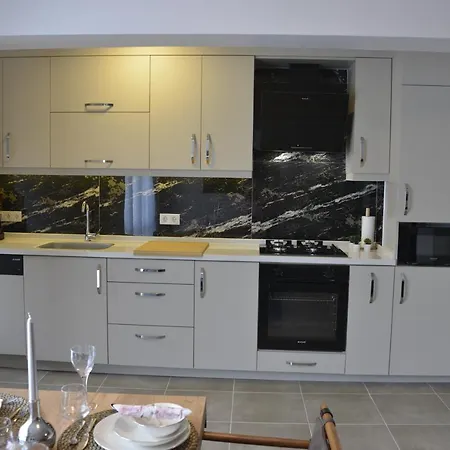 Sea View, Your In The Center Of Alsancak *