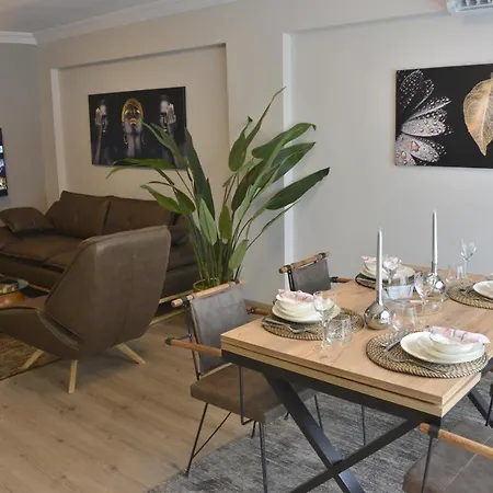 Sea View, Your In The Center Of Alsancak Apartment